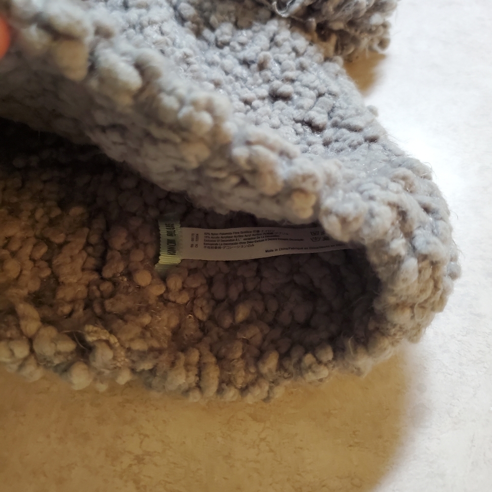 Pom Pom Beanie Like Mickey Mouse Ears - Picture 5 of 9